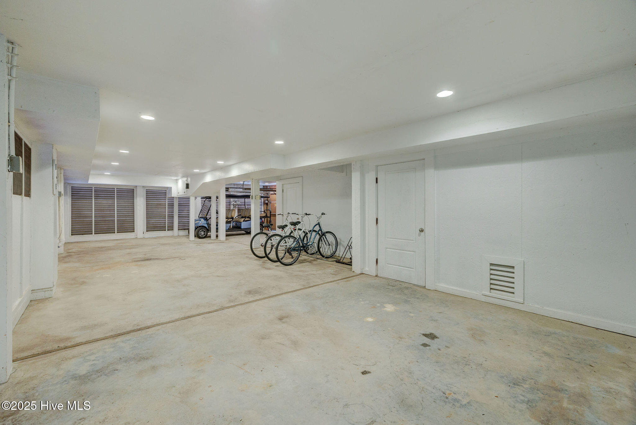 Single Family Residence in Bald Head Island NC 20 Cape Fear Trail 98.jpg