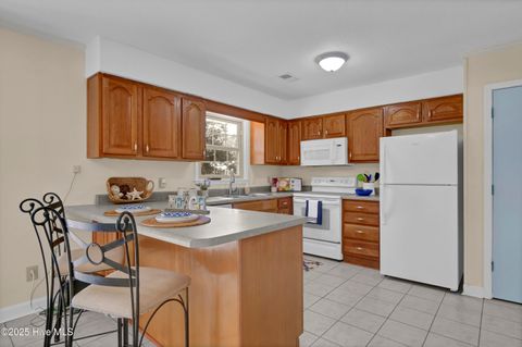 Single Family Residence in Carolina Beach NC 805 Hamlet Avenue 8.jpg