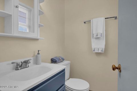 Single Family Residence in Carolina Beach NC 805 Hamlet Avenue 15.jpg