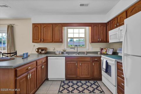 Single Family Residence in Carolina Beach NC 805 Hamlet Avenue 7.jpg