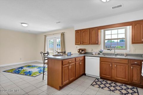 Single Family Residence in Carolina Beach NC 805 Hamlet Avenue 9.jpg