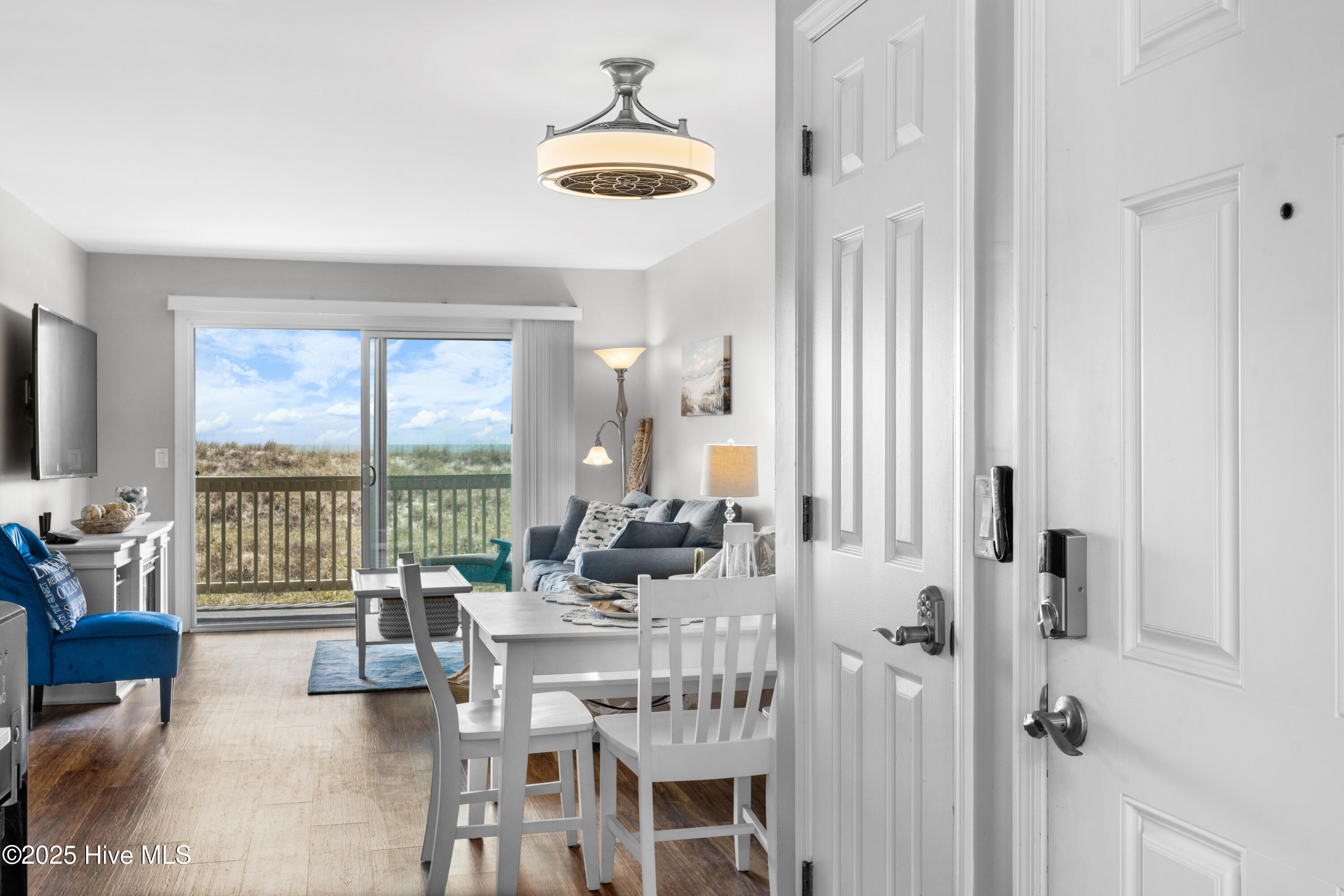 Condominium in Carolina Beach NC 407 Carolina Beach Avenue #1c 4.jpg
