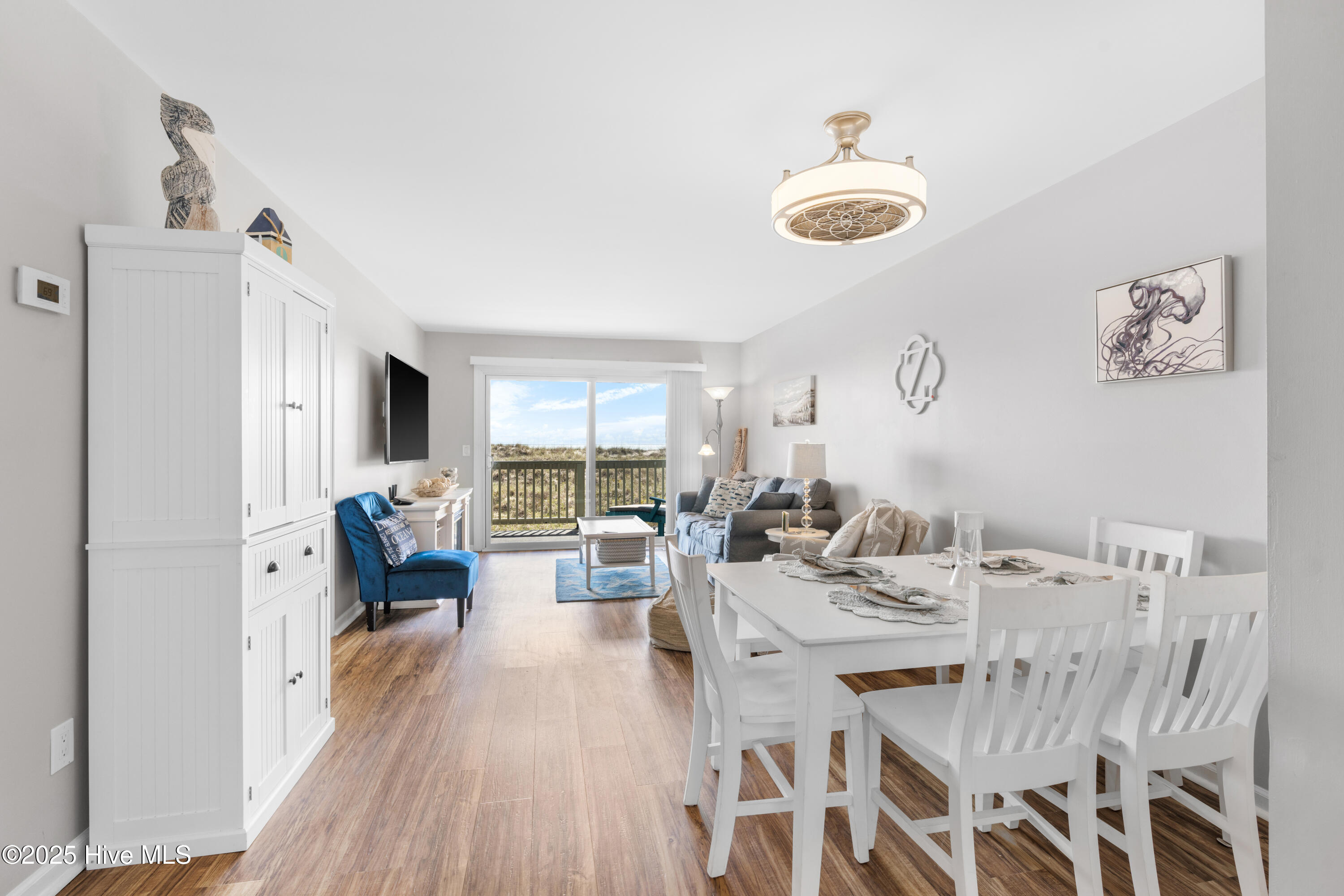 Condominium in Carolina Beach NC 407 Carolina Beach Avenue #1c 5.jpg