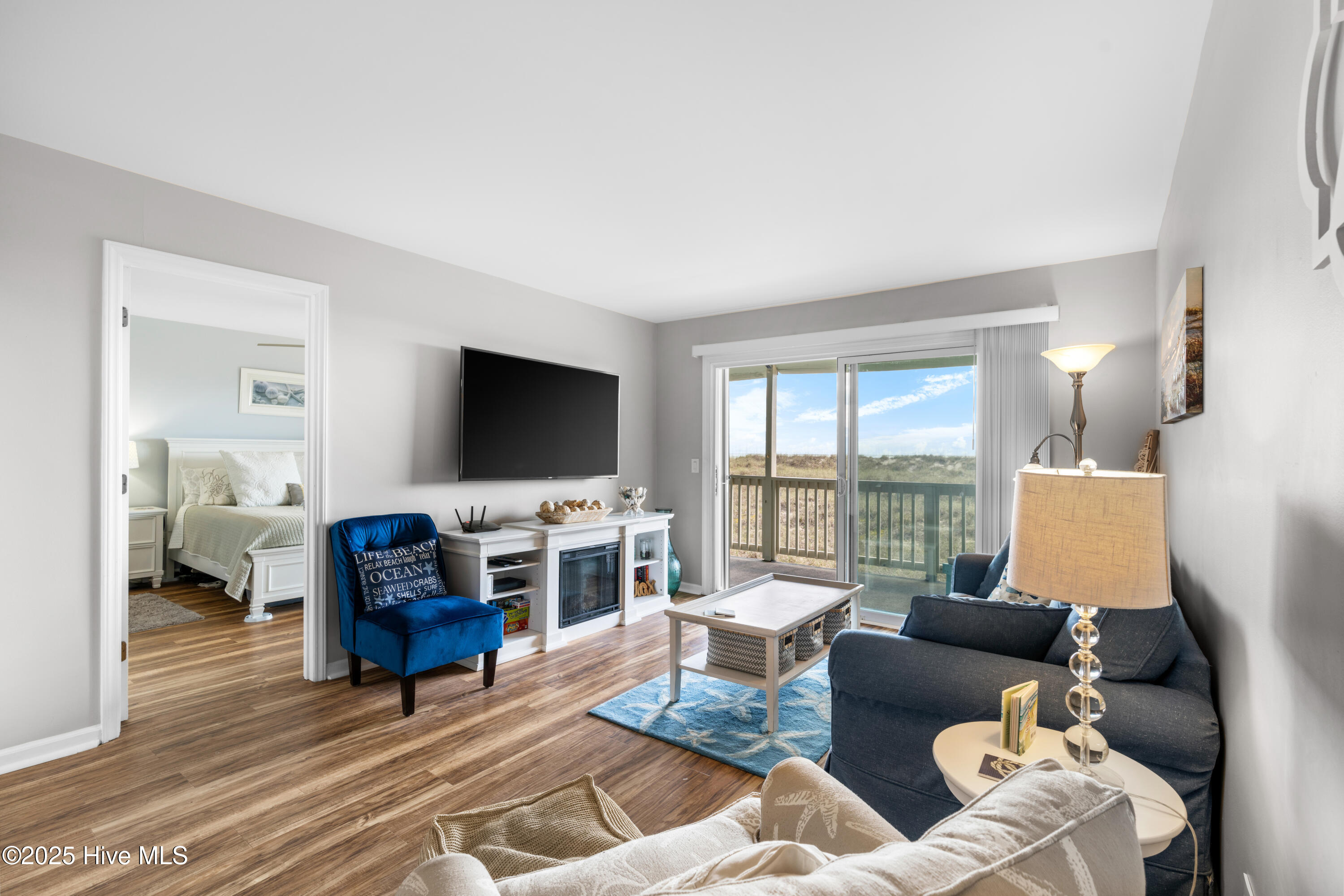 Condominium in Carolina Beach NC 407 Carolina Beach Avenue #1c 8.jpg