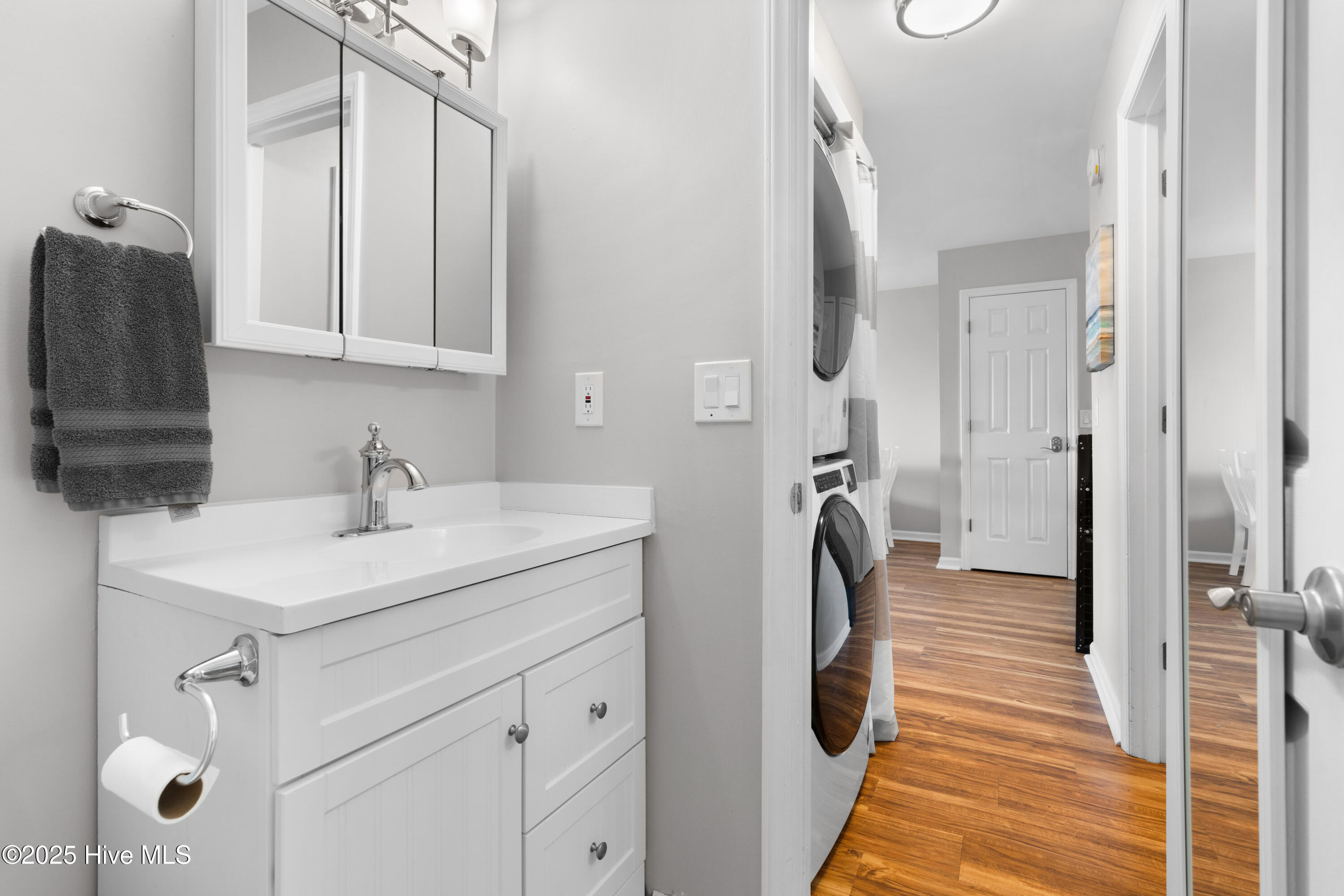 Condominium in Carolina Beach NC 407 Carolina Beach Avenue #1c 37.jpg