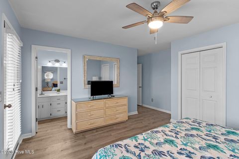 Single Family Residence in Holden Beach NC 557 Ocean Boulevard 18.jpg