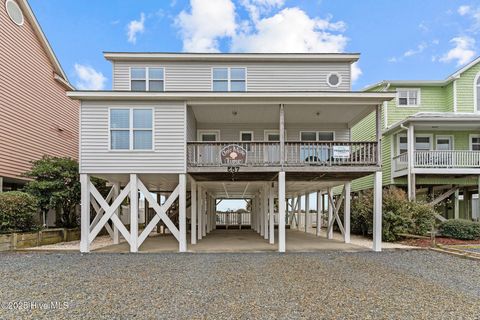 Single Family Residence in Holden Beach NC 557 Ocean Boulevard 2.jpg