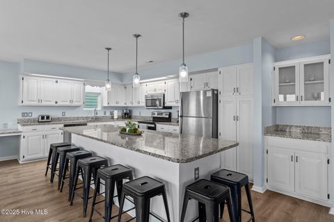 Single Family Residence in Holden Beach NC 557 Ocean Boulevard 14.jpg