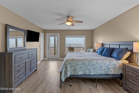 Single Family Residence in Holden Beach NC 557 Ocean Boulevard 33.jpg