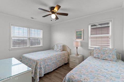 Single Family Residence in Holden Beach NC 557 Ocean Boulevard 26.jpg