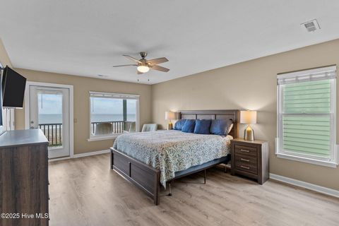 Single Family Residence in Holden Beach NC 557 Ocean Boulevard 32.jpg