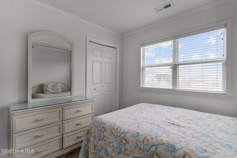 Single Family Residence in Holden Beach NC 557 Ocean Boulevard 31.jpg