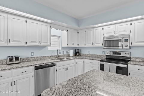 Single Family Residence in Holden Beach NC 557 Ocean Boulevard 15.jpg