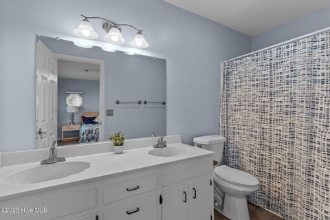 Single Family Residence in Holden Beach NC 557 Ocean Boulevard 19.jpg