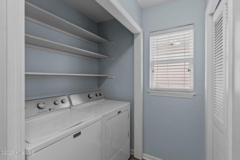 Single Family Residence in Holden Beach NC 557 Ocean Boulevard 25.jpg