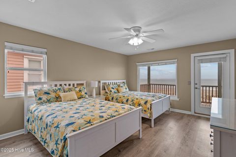 Single Family Residence in Holden Beach NC 557 Ocean Boulevard 20.jpg