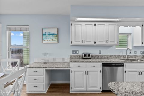 Single Family Residence in Holden Beach NC 557 Ocean Boulevard 16.jpg