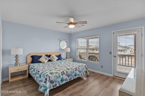 Single Family Residence in Holden Beach NC 557 Ocean Boulevard 17.jpg