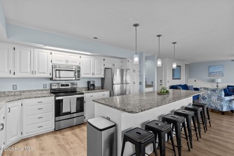 Single Family Residence in Holden Beach NC 557 Ocean Boulevard 11.jpg