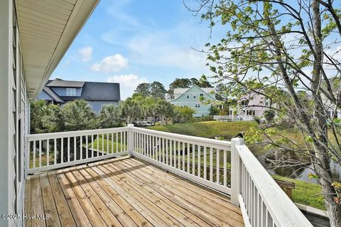 Single Family Residence in Carolina Beach NC 112 Palm Breeze Drive 3.jpg