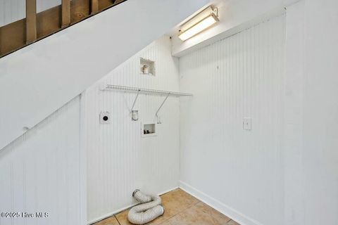 Single Family Residence in Carolina Beach NC 112 Palm Breeze Drive 21.jpg
