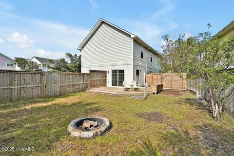 Single Family Residence in Carolina Beach NC 112 Palm Breeze Drive 31.jpg