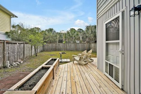 Single Family Residence in Carolina Beach NC 112 Palm Breeze Drive 32.jpg