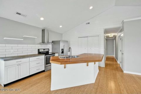 Single Family Residence in Carolina Beach NC 112 Palm Breeze Drive 9.jpg