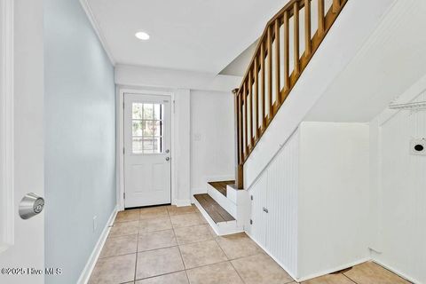 Single Family Residence in Carolina Beach NC 112 Palm Breeze Drive 20.jpg