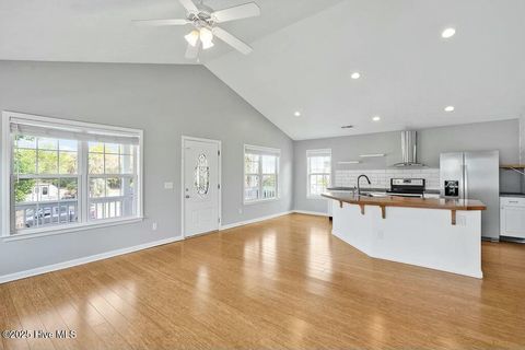 Single Family Residence in Carolina Beach NC 112 Palm Breeze Drive 6.jpg