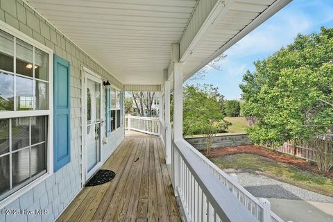 Single Family Residence in Carolina Beach NC 112 Palm Breeze Drive 5.jpg