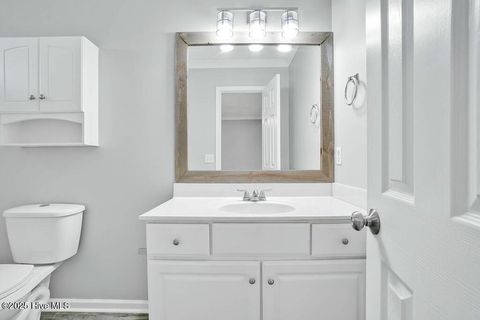 Single Family Residence in Carolina Beach NC 112 Palm Breeze Drive 14.jpg