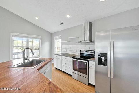 Single Family Residence in Carolina Beach NC 112 Palm Breeze Drive 11.jpg