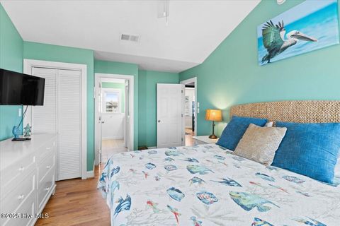 Single Family Residence in Holden Beach NC 1033 Ocean Boulevard 18.jpg