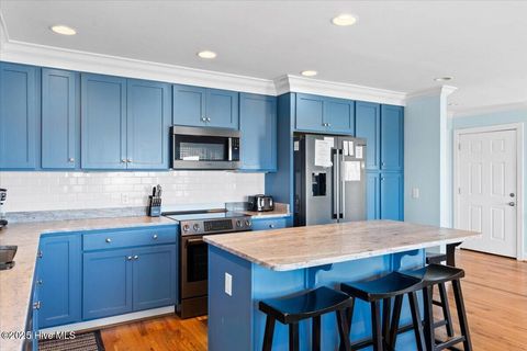 Single Family Residence in Holden Beach NC 1033 Ocean Boulevard 13.jpg