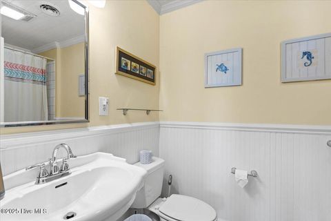 Single Family Residence in Holden Beach NC 1033 Ocean Boulevard 29.jpg