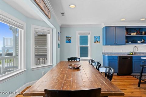 Single Family Residence in Holden Beach NC 1033 Ocean Boulevard 14.jpg