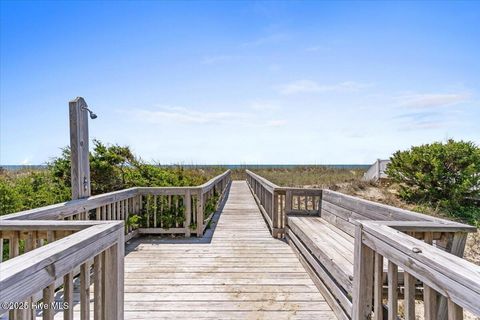 Single Family Residence in Holden Beach NC 1033 Ocean Boulevard 6.jpg