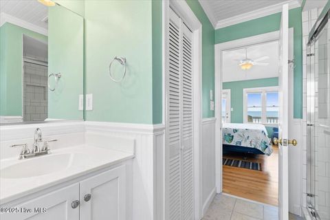 Single Family Residence in Holden Beach NC 1033 Ocean Boulevard 19.jpg