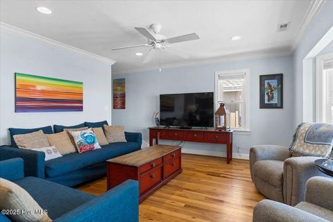 Single Family Residence in Holden Beach NC 1033 Ocean Boulevard 11.jpg