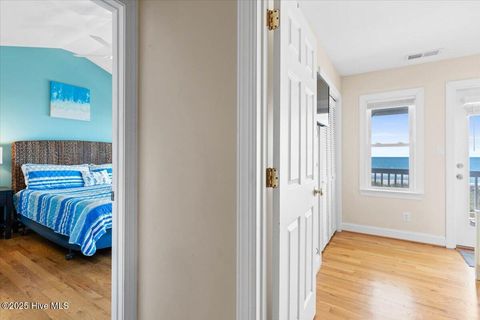 Single Family Residence in Holden Beach NC 1033 Ocean Boulevard 24.jpg