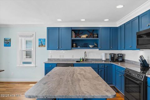 Single Family Residence in Holden Beach NC 1033 Ocean Boulevard 16.jpg