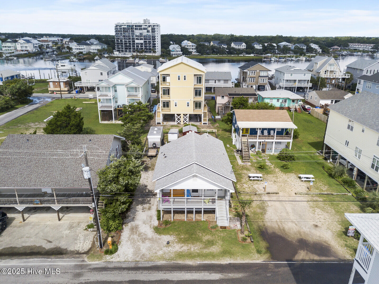 Single Family Residence in Carolina Beach NC 805 Carolina Beach Avenue 16.jpg