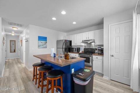 Single Family Residence in Carolina Beach NC 706 S Fourth Street 10.jpg