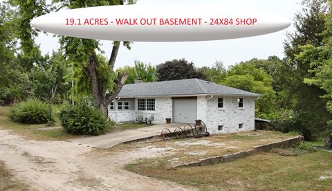 Single Family Residence in Ash Grove MO 1795 Us Hwy 160.jpg