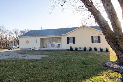 Single Family Residence in Emporia KS 1130 Prairie St.jpg