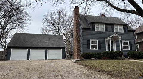 Single Family Residence in Emporia KS 913 Chestnut St.jpg