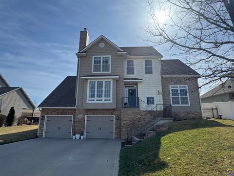 Single Family Residence in Emporia KS 2501 Twin Lakes Dr.jpg