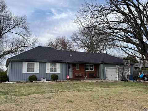 Single Family Residence in Emporia KS 1724 12th Ave.jpg