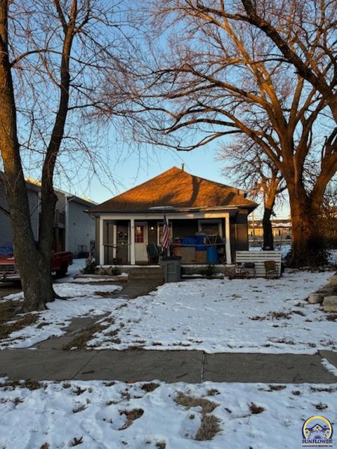 Apartment in Emporia KS 1217 Exchange St.jpg